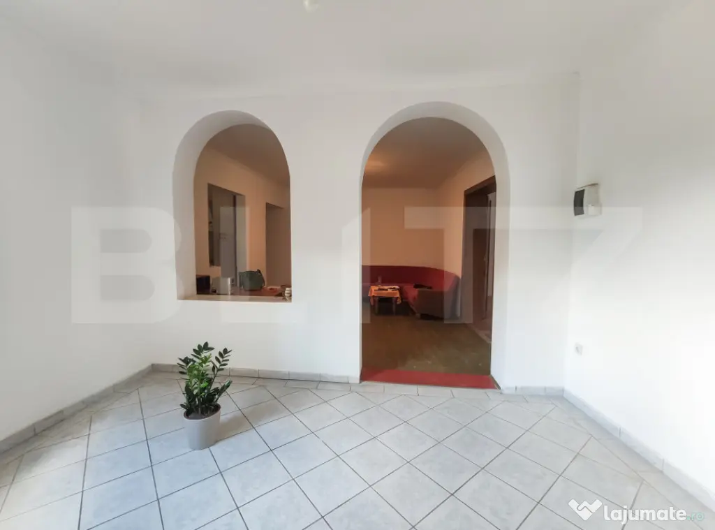 Casa 288 mp, teren 598 mp, 5 camere, renovata, zona Centrala