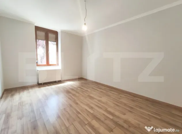 Casa 288 mp, teren 598 mp, 5 camere, renovata, zona Centrala