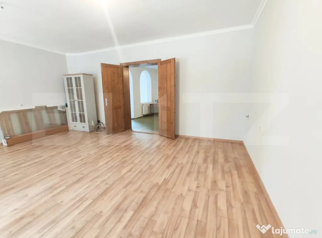 Casa 288 mp, teren 598 mp, 5 camere, renovata, zona Centrala