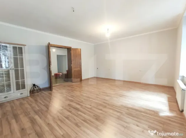 Casa 288 mp, teren 598 mp, 5 camere, renovata, zona Centrala