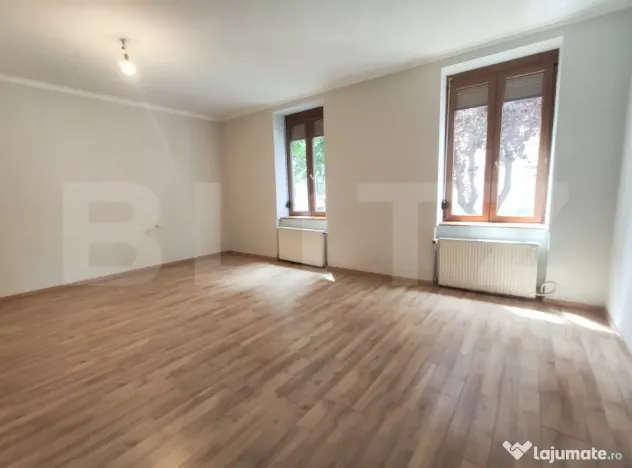 Casa 288 mp, teren 598 mp, 5 camere, renovata, zona Centrala