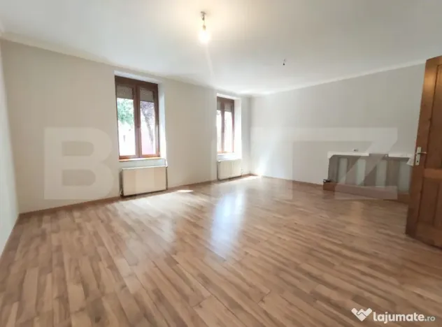 Casa 288 mp, teren 598 mp, 5 camere, renovata, zona Centrala