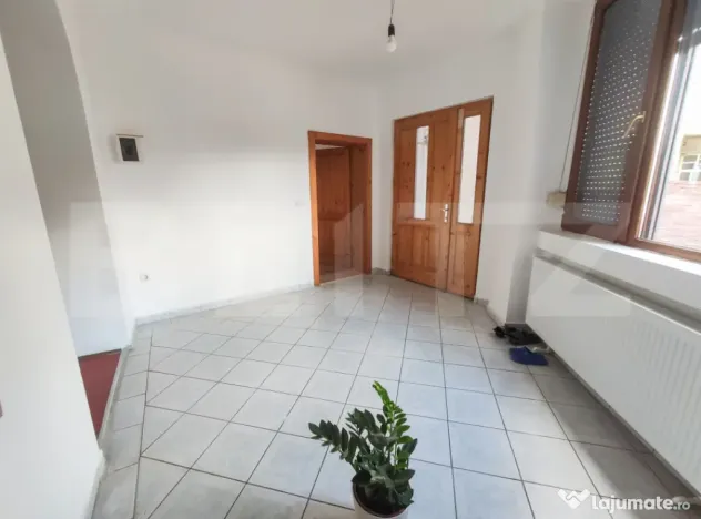 Casa 288 mp, teren 598 mp, 5 camere, renovata, zona Centrala