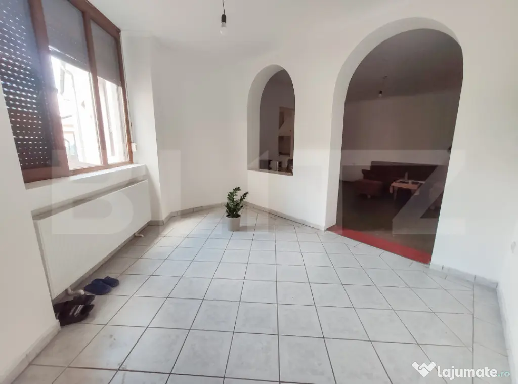 Casa 288 mp, teren 598 mp, 5 camere, renovata, zona Centrala