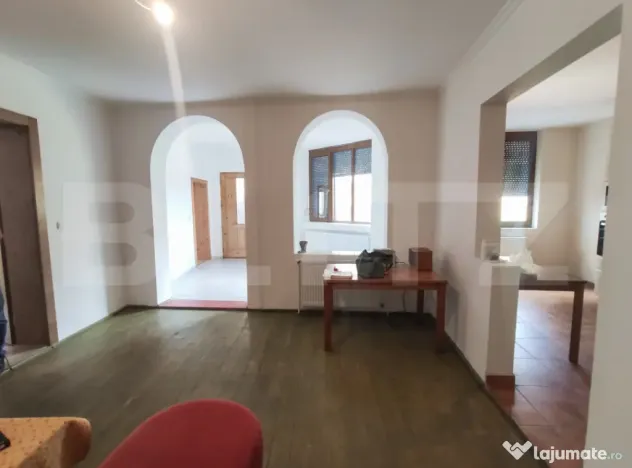 Casa 288 mp, teren 598 mp, 5 camere, renovata, zona Centrala