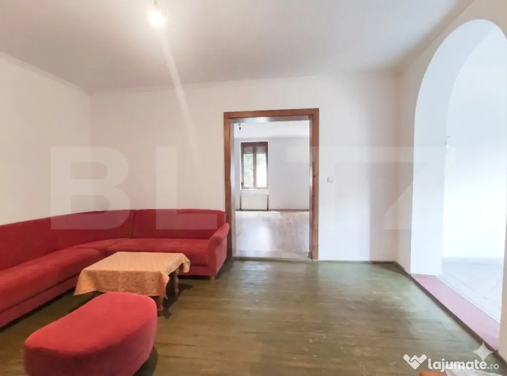 Casa 288 mp, teren 598 mp, 5 camere, renovata, zona Centrala
