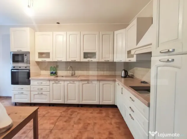 Casa 288 mp, teren 598 mp, 5 camere, renovata, zona Centrala