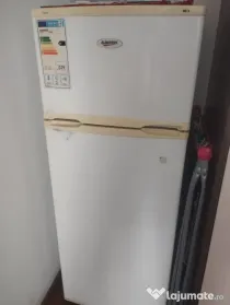 Vând frigider marca Albatros