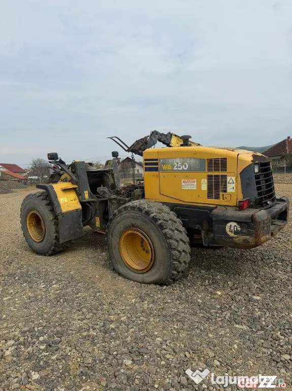 Cilindru hidaulic incarcator frontal Komatsu WA250 piese