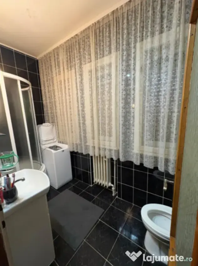 Casă Spațioasă D+P+1 | 270 mp | La 5 Minute de Centrul Ve