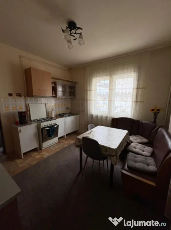Casă Spațioasă D+P+1 | 270 mp | La 5 Minute de Centrul Ve
