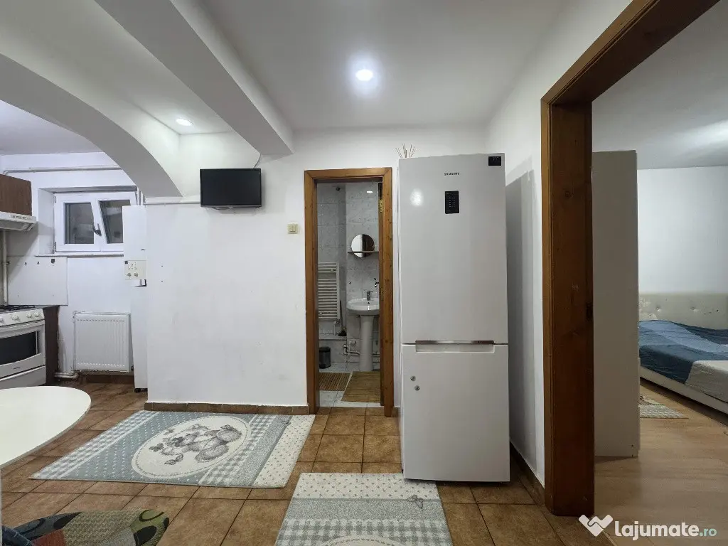 2 cam. etaj 2, decomandat, 50 mp. str. Unirii, zona centrala