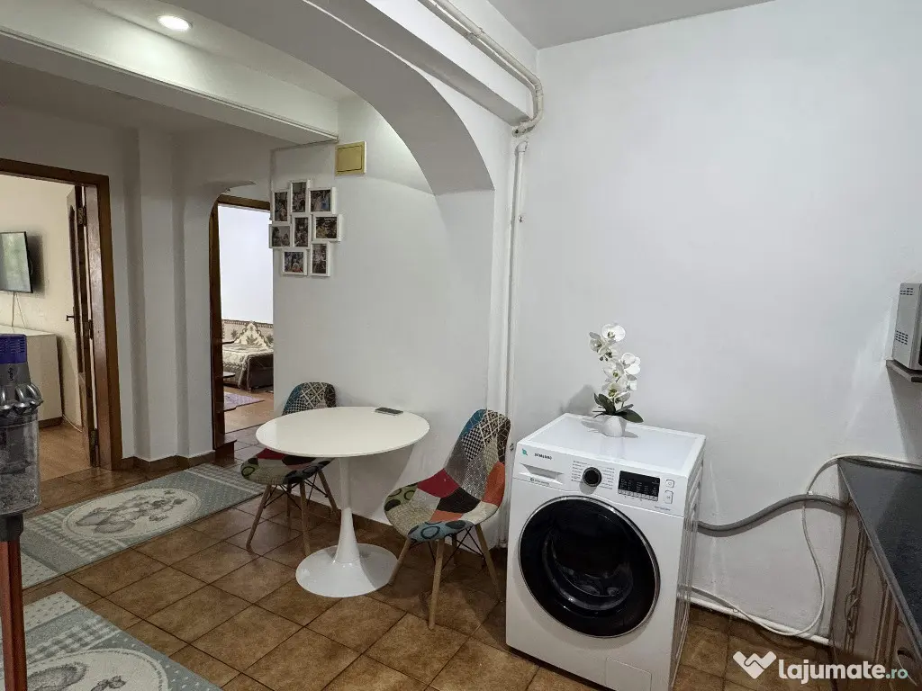 2 cam. etaj 2, decomandat, 50 mp. str. Unirii, zona centrala