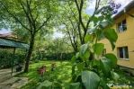 Imobil cu gradina verde, in ariere placuta, facilitati, Trac