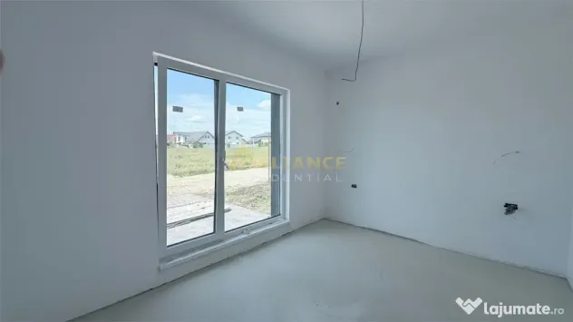 Casa individuala- 4 camere - 2 bai - 450 metri teren