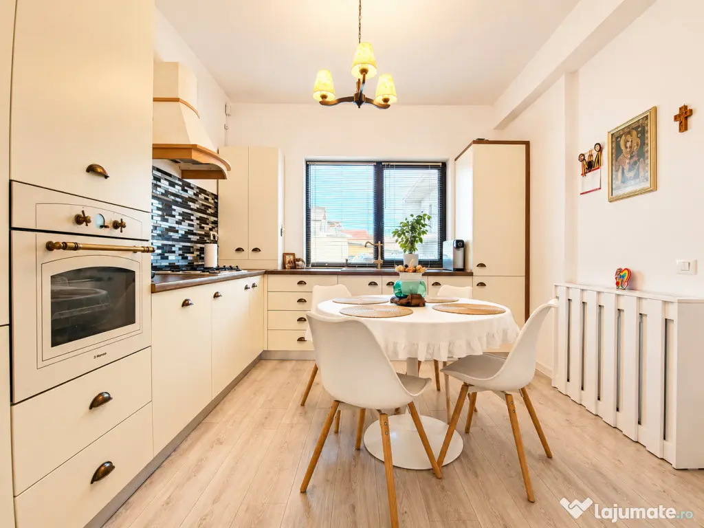 Palazu Mare Duplex Premium 4 Camere Mobilat și Utilat Cur
