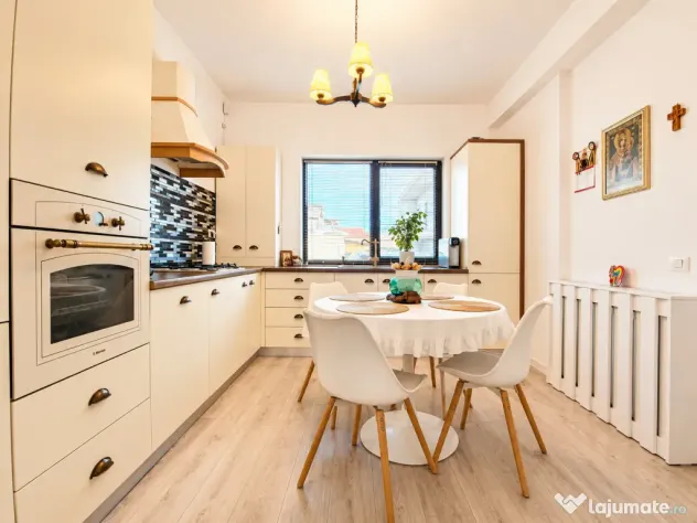 Palazu Mare Duplex Premium 4 Camere Mobilat și Utilat Cur