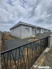 Duplex pe parter - 2 dormitoare - 2 bai - zona in dezvoltare 
