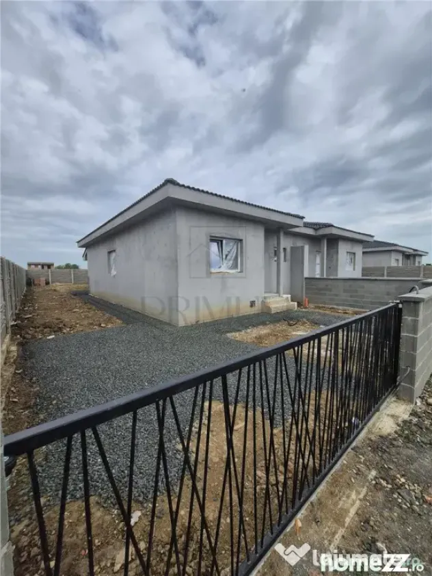 Duplex pe parter - 2 dormitoare - 2 bai - zona in dezvoltare