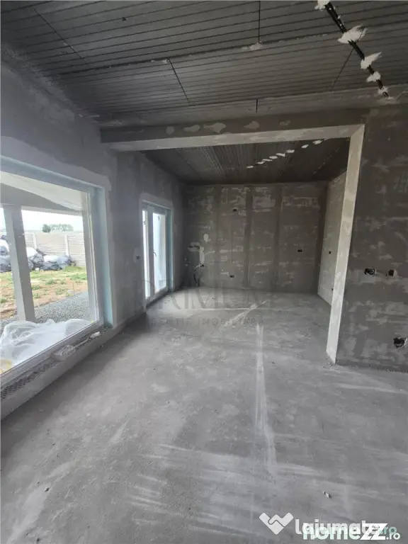 Duplex pe parter - 2 dormitoare - 2 bai - zona in dezvoltare