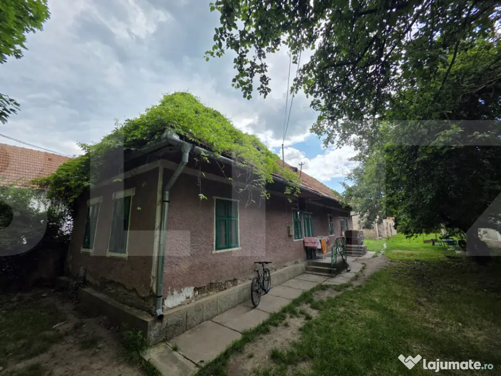 Casa de lemn, 85 mp, in centrul satului Chichis