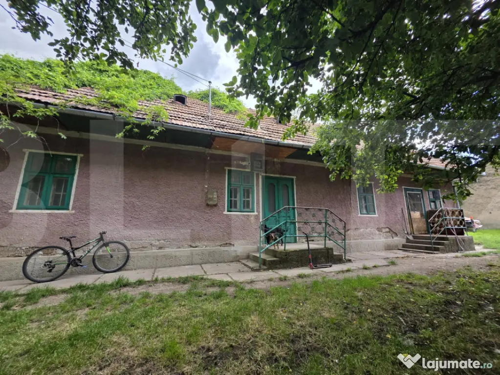 Casa de lemn, 85 mp, in centrul satului Chichis