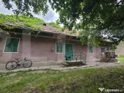 Casa de lemn, 85 mp, in centrul satului Chichis