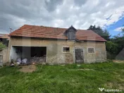 Casa de lemn, 85 mp, in centrul satului Chichis
