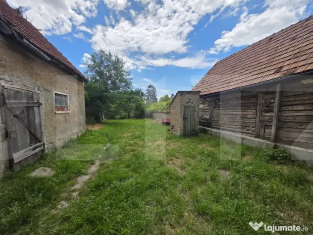 Casa de lemn, 85 mp, in centrul satului Chichis