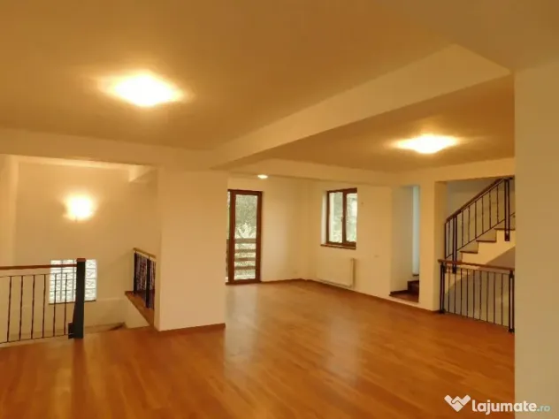 Casa,D+P+2 nivele,Aparatori Patriei,5 minute Metrou.