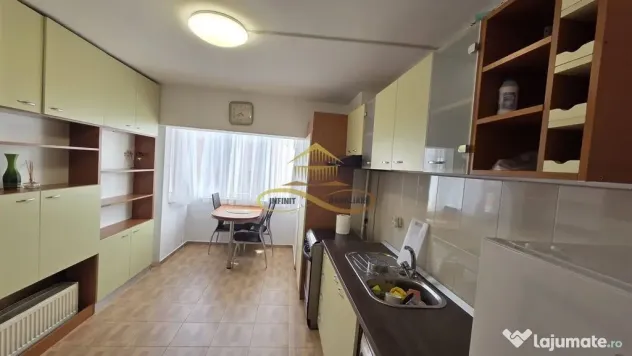 Apartament cu 2 camere decomandate central de inchiriat-Z...