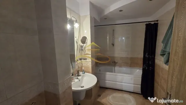 Apartament cu 2 camere decomandate central de inchiriat-Z...