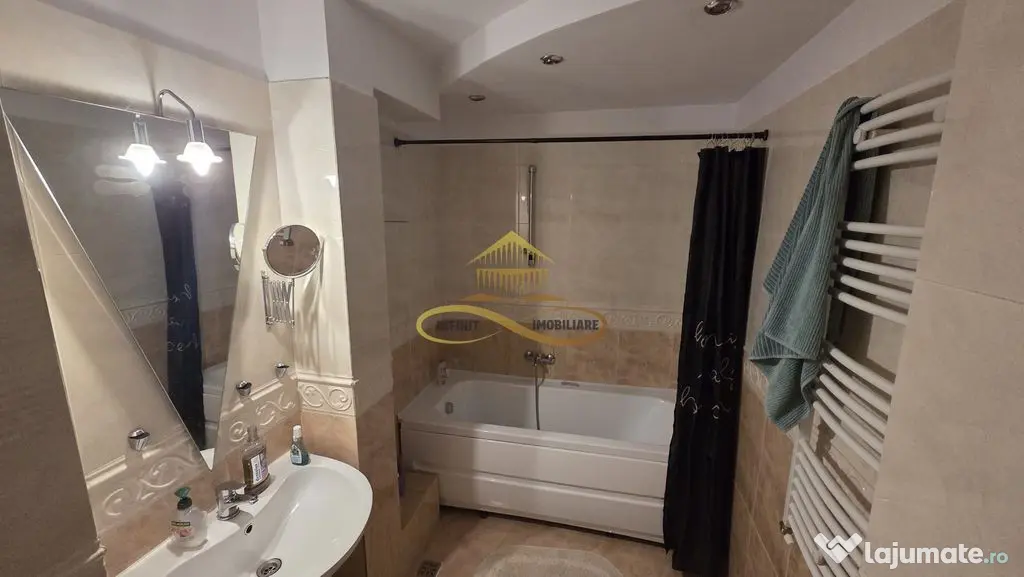 Apartament cu 2 camere decomandate central de inchiriat-Z...