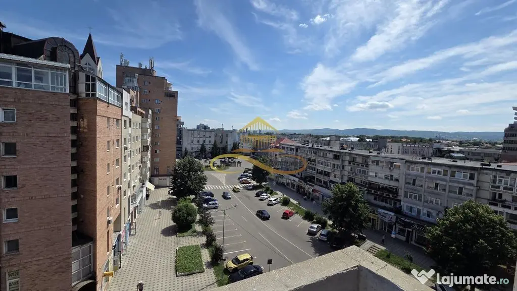 Apartament cu 2 camere decomandate central de inchiriat-Z...