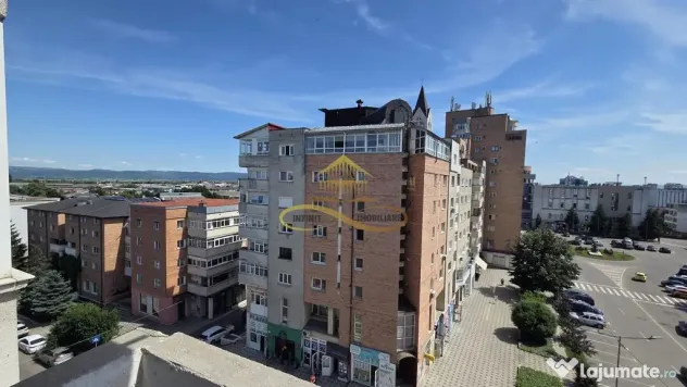 Apartament cu 2 camere decomandate central de inchiriat-Z...