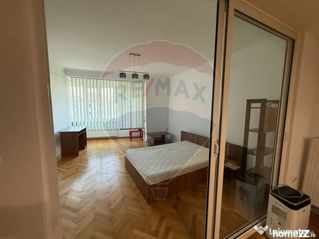 VANZARE Garsoniera in zona Unirii
