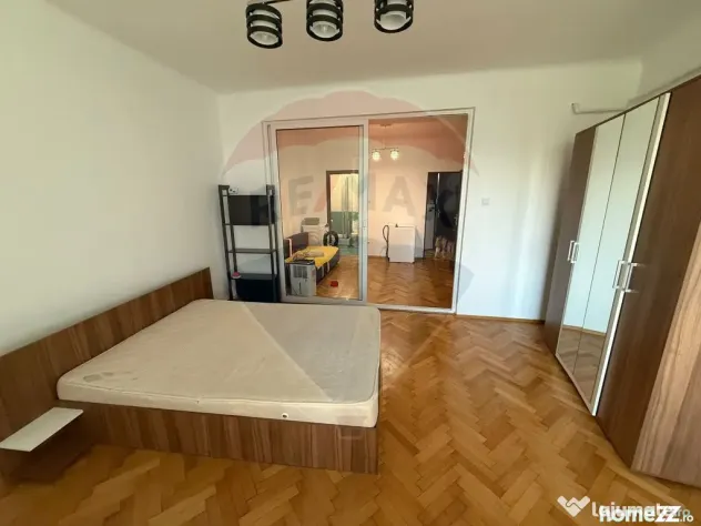 VANZARE Garsoniera in zona Unirii