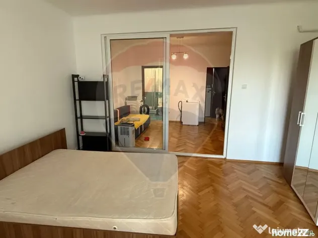 VANZARE Garsoniera in zona Unirii