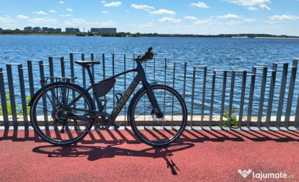 Bicicleta electrica oras Trek FX+ 2 LT, city ebike, doar 251 KM, 18 KG