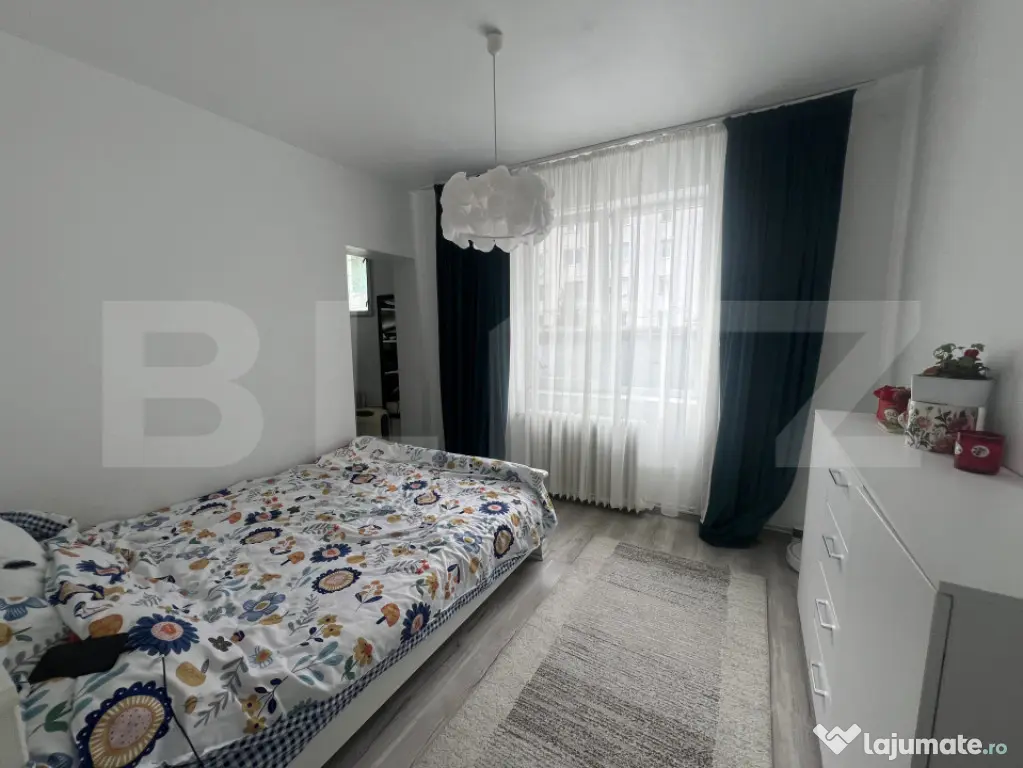 Apartament Spațios cu 3 Camere în Cartierul Unirii