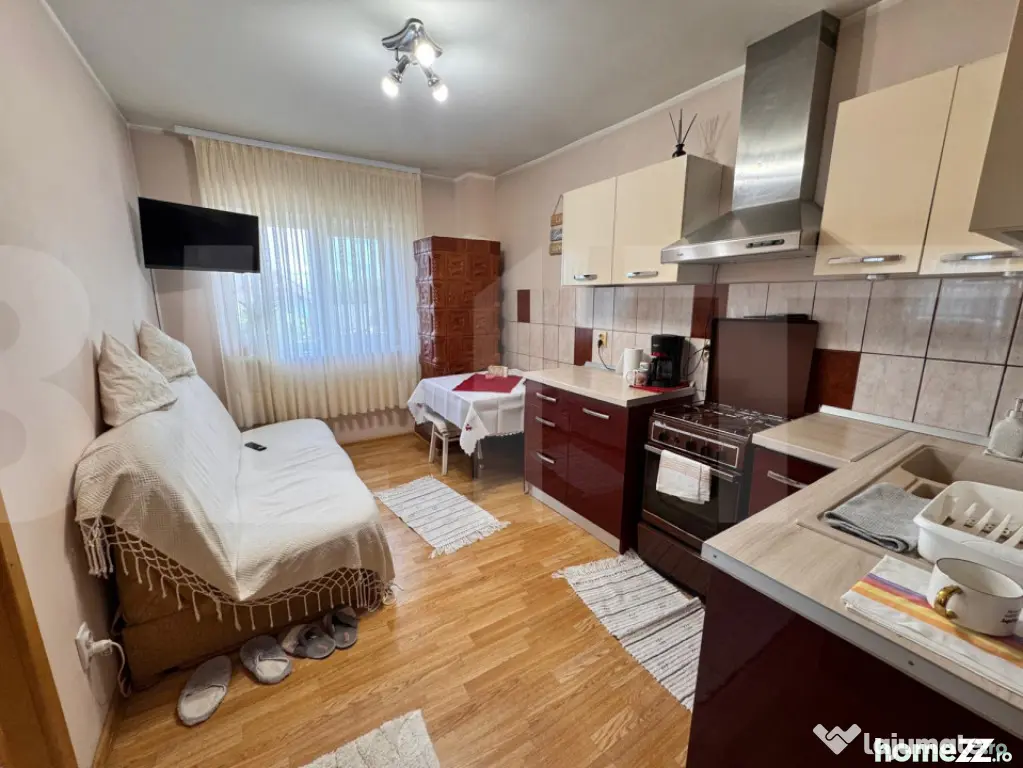 Apartament 2 camere - Etaj 3/3, Pod - Zonă centrală, Tru?