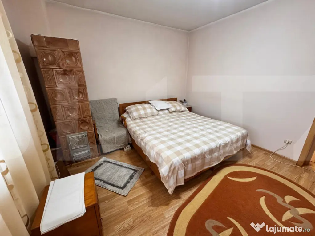 Apartament 2 camere - Etaj 3/3, Pod - Zonă centrală, Tru?