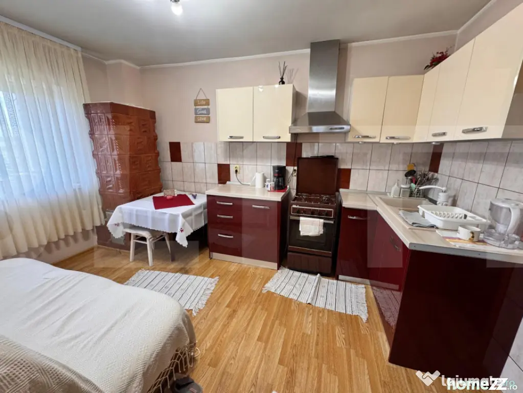 Apartament 2 camere - Etaj 3/3, Pod - Zonă centrală, Tru?