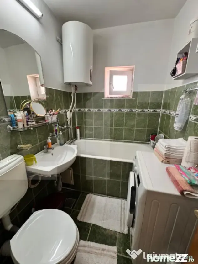 Apartament 2 camere - Etaj 3/3, Pod - Zonă centrală, Tru?