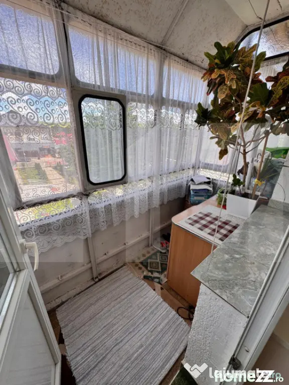 Apartament 2 camere - Etaj 3/3, Pod - Zonă centrală, Tru?