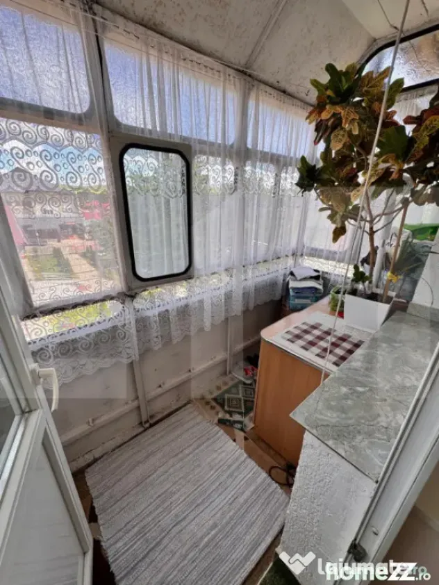 Apartament 2 camere - Etaj 3/3, Pod - Zonă centrală, Tru?