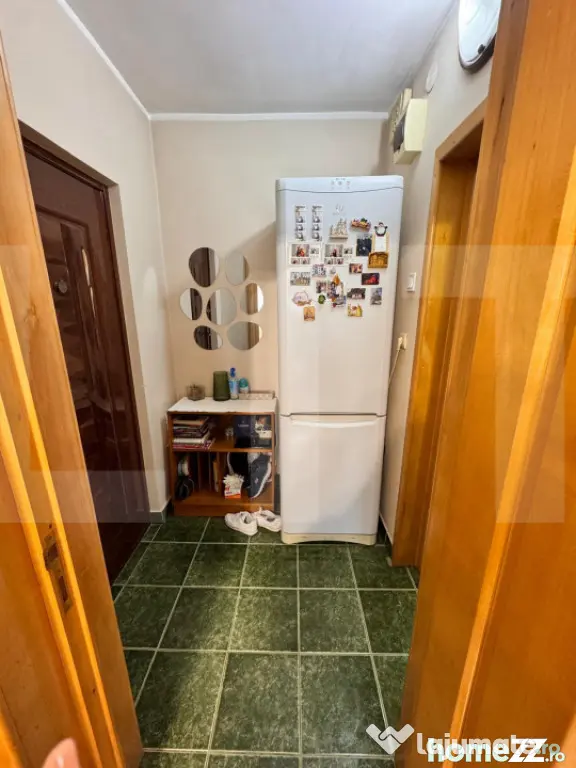 Apartament 2 camere - Etaj 3/3, Pod - Zonă centrală, Tru?
