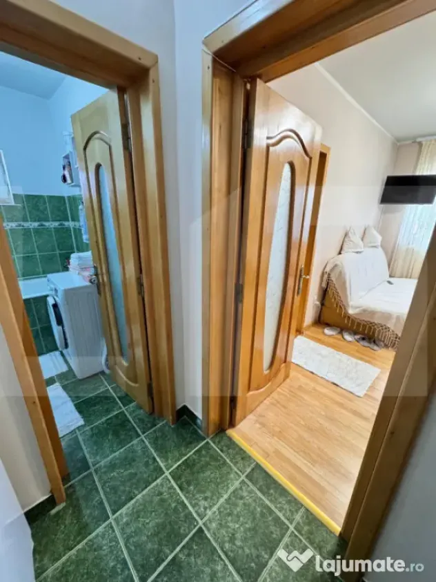 Apartament 2 camere - Etaj 3/3, Pod - Zonă centrală, Tru?