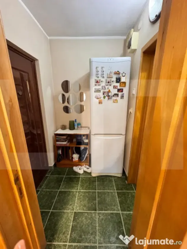 Apartament 2 camere - Etaj 3/3, Pod - Zonă centrală, Tru?