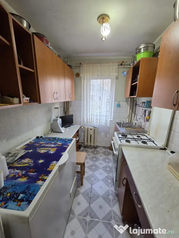 Vand apartament 2 camere, Aleea Nucului, Primaverii